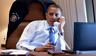 Обама позвонил Путину с поздравлением Обама позвонил Путину с поздравлением