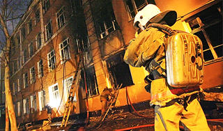 На востоке Москвы загорелась школа На востоке Москвы загорелась школа