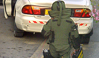 Полицейские заминируют общественные места Полицейские заминируют общественные места