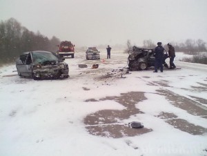 Два человека насмерть разбились на трассе под Комаричами