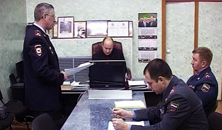 В Казани полицейский-насильник признал вину В Казани полицейский-насильник признал вину