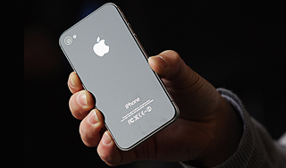 Покупатель подал в суд на рекламу Apple Покупатель подал в суд на рекламу Apple