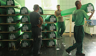 Воры разморозили трупы в морге Воры разморозили трупы в морге