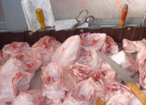 В Брянске подпольно изготавливали мясные полуфабрикаты