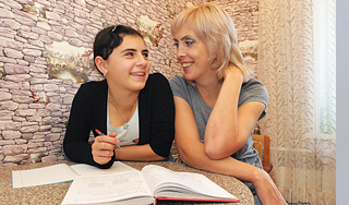 Подмененная в роддоме девочка обрела мать Подмененная в роддоме девочка обрела мать