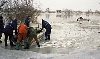 В реке Кубань нашли труп в наручниках В реке Кубань нашли труп в наручниках