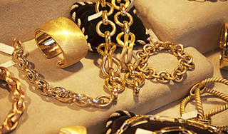 Tаксист вернул пассажиру мешок с золотом Tаксист вернул пассажиру мешок с золотом