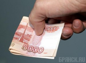 Автоинспектора задержали во время получения взятки