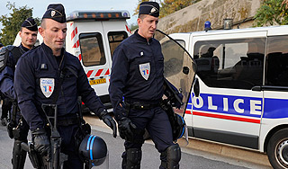 Маньяк расстрелял учеников еврейской школы Маньяк расстрелял учеников еврейской школы