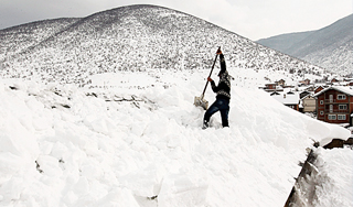 В Норвегии лавина накрыла группу лыжников В Норвегии лавина накрыла группу лыжников