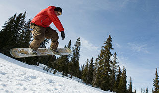 В горах в Сочи пропал сноубордист из Москвы В горах в Сочи пропал сноубордист из Москвы