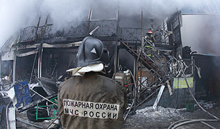 Район Петербурга окутало черным дымом Район Петербурга окутало черным дымом