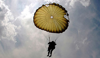 Срочник погиб при десантировании под Тулой Срочник погиб при десантировании под Тулой