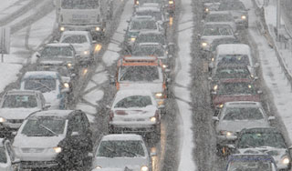 Снегопад поставил Москву в пробки Снегопад поставил Москву в пробки