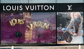 В Москве продавали фальшивый Louis Vuitton В Москве продавали фальшивый Louis Vuitton