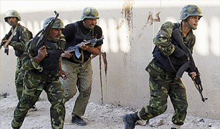 Сирийские войска атакуют город Бинеш Сирийские войска атакуют город Бинеш