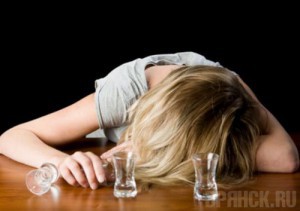 Будут судить женщину, спаивавшую 15-летнюю дочь