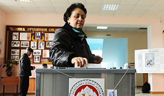 Лидера Южной Осетии выберут во втором туре Лидера Южной Осетии выберут во втором туре