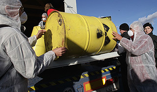 В сливе химических отходов ищут виновных В сливе химических отходов ищут виновных