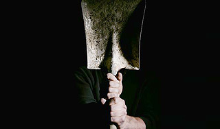 Красноярских полицейских избили лопатами Красноярских полицейских избили лопатами