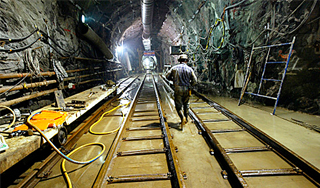 Странные люди проникли в тоннели метро Странные люди проникли в тоннели метро