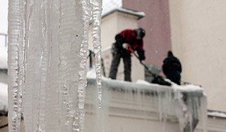 Петербуржец ответил за падение сосульки Петербуржец ответил за падение сосульки