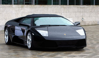 Бэтмен разъезжал на Lamborghini без номеров Бэтмен разъезжал на Lamborghini без номеров