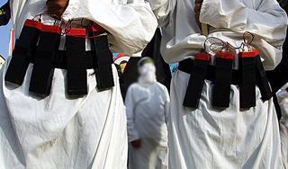 Афганским военным выдали пояса смертников Афганским военным выдали пояса смертников