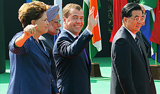 Медведев: ООН используют для революций Медведев: ООН используют для революций