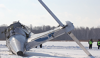 После вспышки от лайнера повалил дым После вспышки от лайнера повалил дым