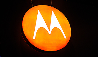 Motorola выпустила ностальгический смартфон Motorola выпустила ностальгический смартфон