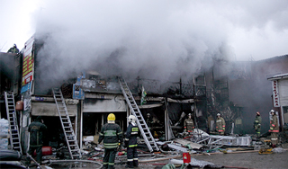 В Москве люди сгорели на рынке В Москве люди сгорели на рынке