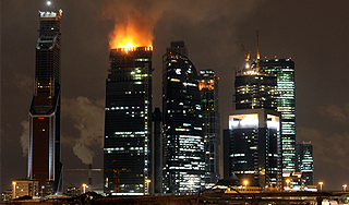 "Москву-Сити" поджег рекламный баннер "Москву-Сити" поджег рекламный баннер