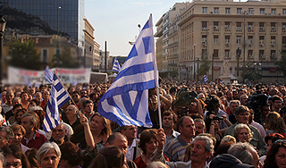 Ребенка наградили за план спасения Греции Ребенка наградили за план спасения Греции
