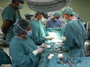 Один из 16 госпитализированных детей умер в больнице