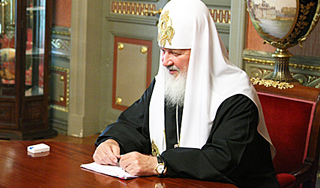 У патриарха Кирилла исчезли дорогие часы У патриарха Кирилла исчезли дорогие часы