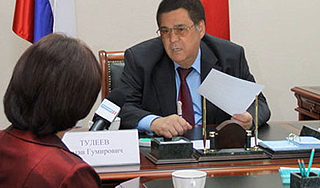 Губернатору Тулееву заменили голову Губернатору Тулееву заменили голову