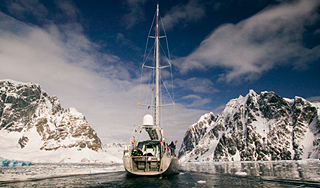 Яхта с россиянами потерялась в Антарктиде Яхта с россиянами потерялась в Антарктиде