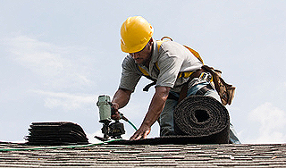 Строитель прострелил себе сердце гвоздем Строитель прострелил себе сердце гвоздем