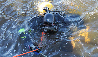 Пропавшая девочка утонула в пруду Пропавшая девочка утонула в пруду