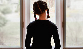 На избиении школьницы хотят заработать На избиении школьницы хотят заработать