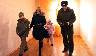 Сердюкову уже не хватает денег на жилье Сердюкову уже не хватает денег на жилье