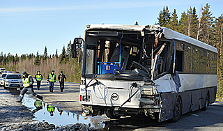 Автобус попал в аварию из-за тормозов Автобус попал в аварию из-за тормозов