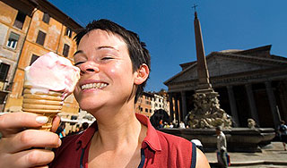 На улицах Рима запретили есть На улицах Рима запретили есть