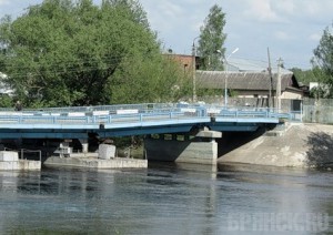 Движение транспорта по понтонному мосту возобновится в мае