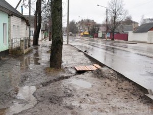 В Клинцах семилетняя девочка провалилась в люк Фото: vashedelo.net