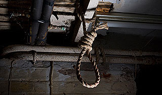 Пьяный дед убил внучку и повесился Пьяный дед убил внучку и повесился