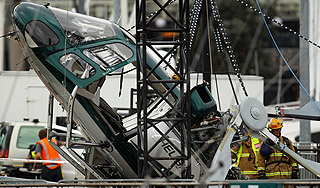 В Индии вертолет рухнул на многоэтажку В Индии вертолет рухнул на многоэтажку