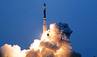 Ракета КНДР развалилась и рухнула в океан Ракета КНДР развалилась и рухнула в океан