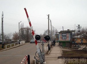 На железнодорожных переездах потребуют навести порядок